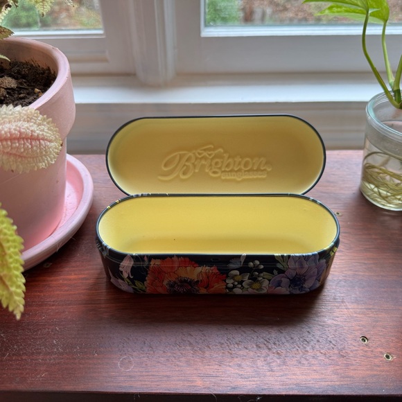 Brighton Intrigue Beach Sunglasses - Picture 5 of 10